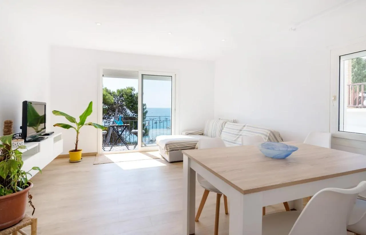 Precioso Apartamento En Primera Linea De Mar En 칼레냐 데 팔라푸르헬